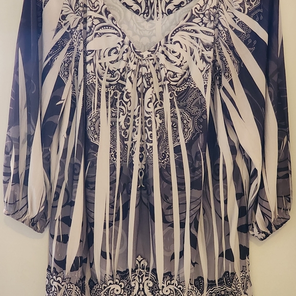 Ladies blouse - Picture 1 of 4